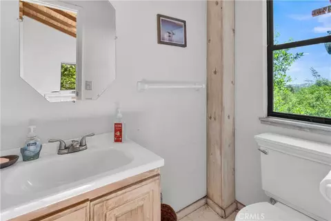 Bath - 2664 Pine Ridge Rd, Bradley, CA 93426 photo 2 of 2