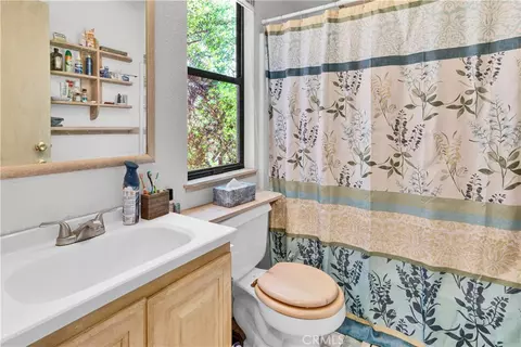 Bath - 2664 Pine Ridge Rd, Bradley, CA 93426 photo 1 of 2