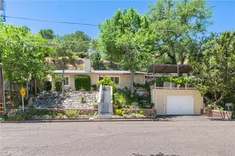 649 Olive St, Paso Robles, CA 93446