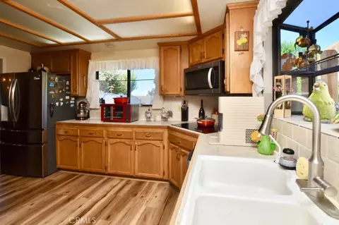 Kitchen - 1924 Surrey Way, Paso Robles, CA 93446 photo 2 of 2