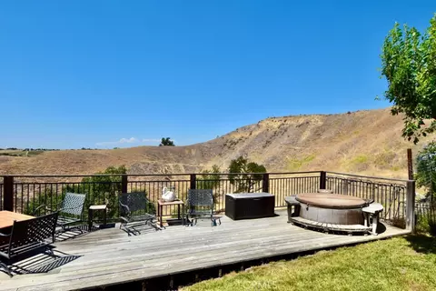 Exterior - 1924 Surrey Way, Paso Robles, CA 93446 photo 4 of 7
