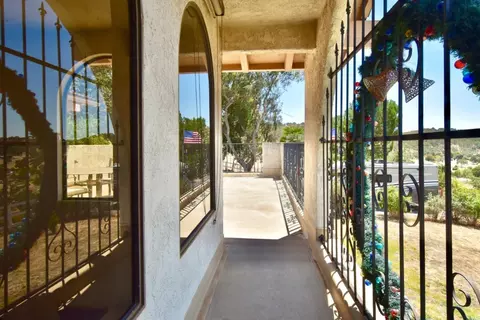 Entry Way - 1924 Surrey Way, Paso Robles, CA 93446 photo 3 of 4