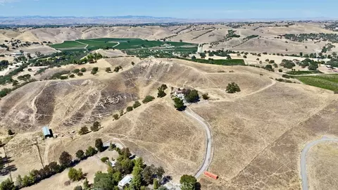 View/Area - 1924 Surrey Way, Paso Robles, CA 93446 photo 3 of 4