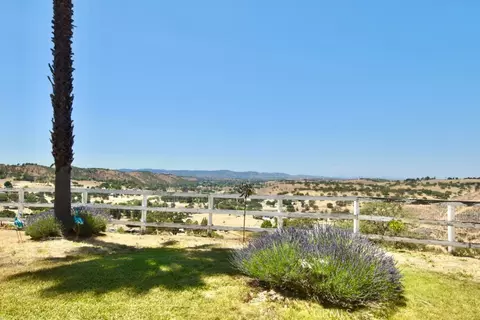 Exterior - 1924 Surrey Way, Paso Robles, CA 93446 photo 5 of 7