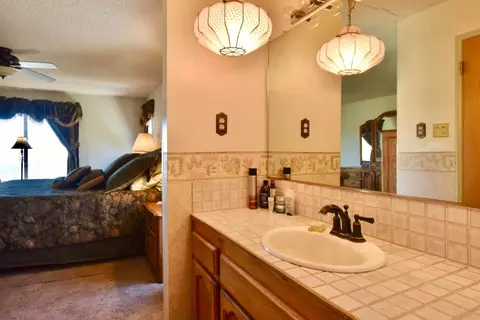Bath - 1924 Surrey Way, Paso Robles, CA 93446 photo 2 of 5