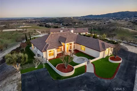 5495 Vista Serrano, Paso Robles, CA 93446 photo 2