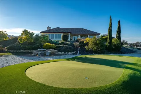 5495 Vista Serrano, Paso Robles, CA 93446