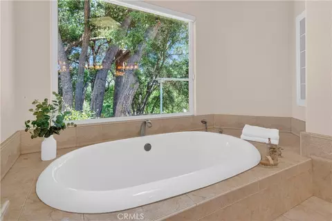 Bath - 117 Frontier Way, Templeton, CA 93465 photo 3 of 4