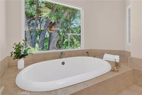 Bath - 117 Frontier Way, Templeton, CA 93465 photo 3 of 4