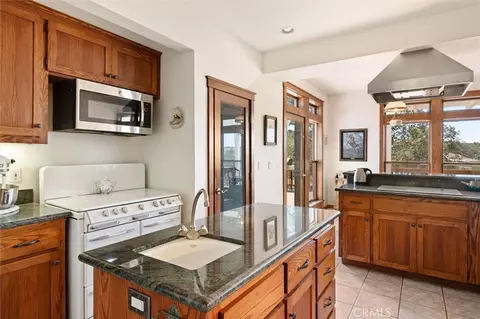 Kitchen - 5625 Linne Rd, Paso Robles, CA 93446 photo 1 of 4