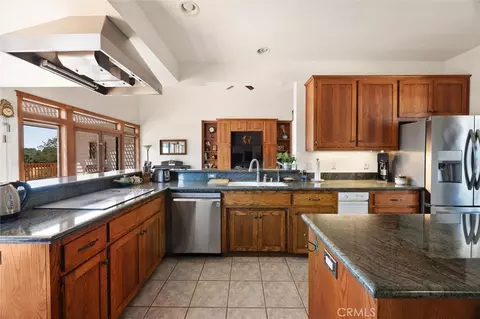 Kitchen - 5625 Linne Rd, Paso Robles, CA 93446 photo 3 of 4