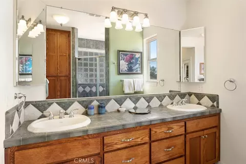 Bath - 5625 Linne Rd, Paso Robles, CA 93446 photo 2 of 3