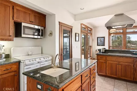 Kitchen - 5625 Linne Rd, Paso Robles, CA 93446 photo 1 of 4