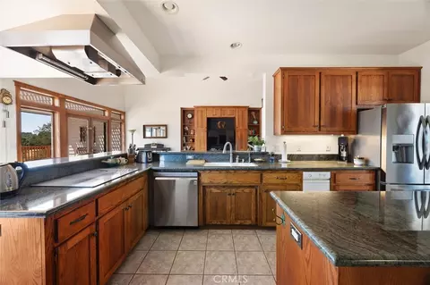 Kitchen - 5625 Linne Rd, Paso Robles, CA 93446 photo 3 of 4