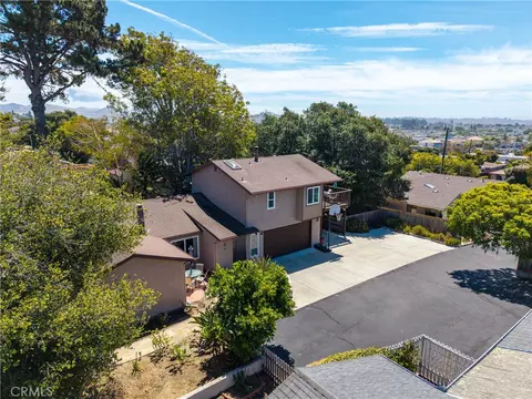 1747 Brighton Ave, Grover Beach, CA 93433