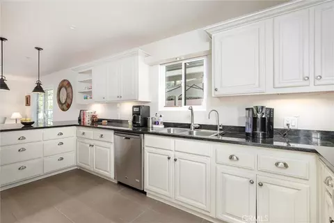 Kitchen - 325 Fairview Ln, Paso Robles, CA 93446 photo 2 of 2