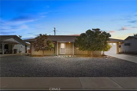 504 Pebble Beach Dr, Bakersfield, CA 93309