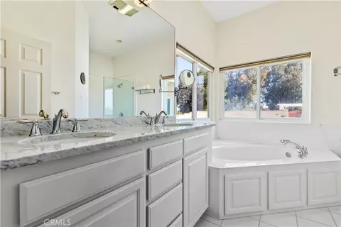 Bath - 6944 Union Rd, Paso Robles, CA 93446 photo 3 of 5