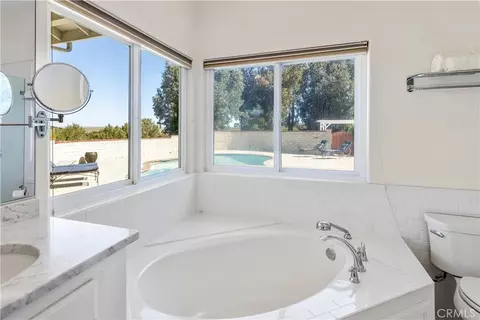 Bath - 6944 Union Rd, Paso Robles, CA 93446 photo 4 of 5