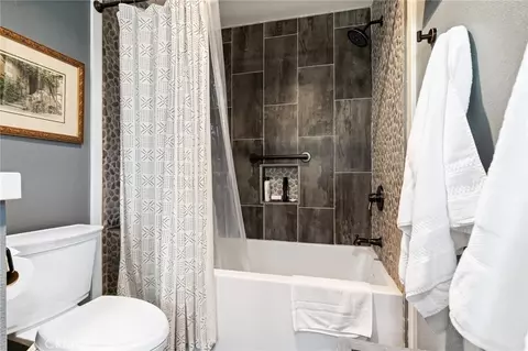 Bath - 8744 Bluff Ct, Bradley, CA 93426 photo 3 of 4