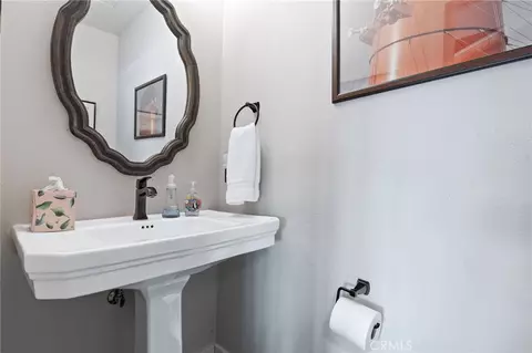 Bath - 8744 Bluff Ct, Bradley, CA 93426 photo 1 of 4