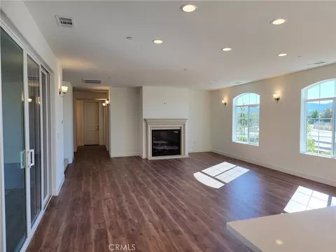 Living - 701 Manor Ln, Paso Robles, CA 93446 photo 4 of 6