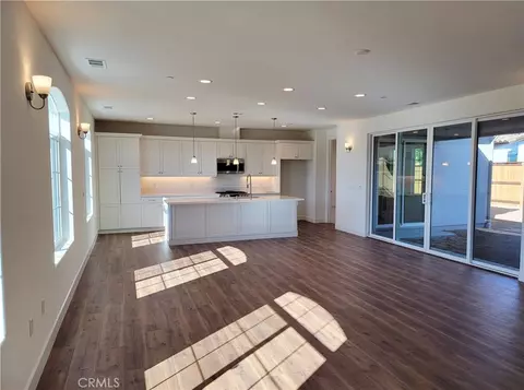 Living - 701 Manor Ln, Paso Robles, CA 93446 photo 2 of 6