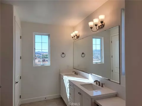 Bath - 701 Manor Ln, Paso Robles, CA 93446 photo 1 of 4