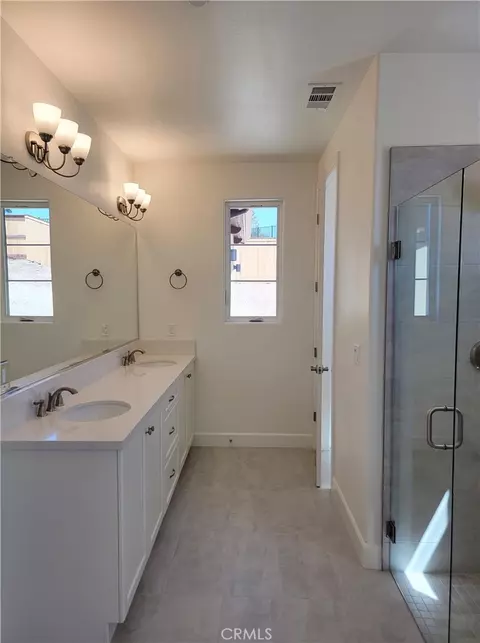Bath - 706 Manor Ln, Paso Robles, CA 93446 photo 1 of 4