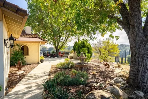 Exterior - 3750 W Highway 46, Templeton, CA 93465 photo 2 of 5