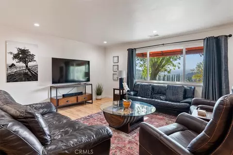 Living - 3750 W Highway 46, Templeton, CA 93465 photo 1 of 3