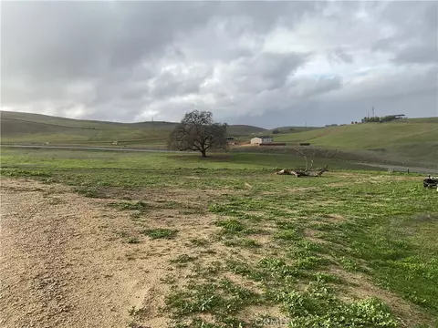 21 Interlake Rd, Bradley, CA 93426 photo 9