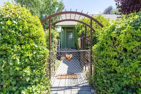 647 Vine St, Paso Robles, CA 93446