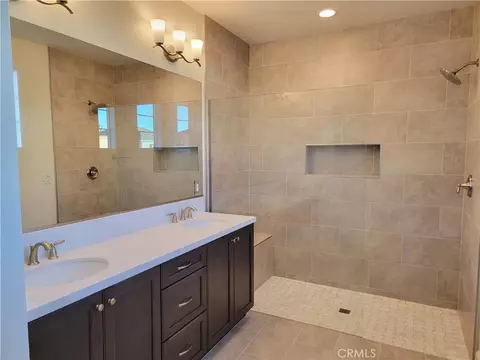 Bath - 719 Manor Ln, Paso Robles, CA 93446 photo 1 of 4