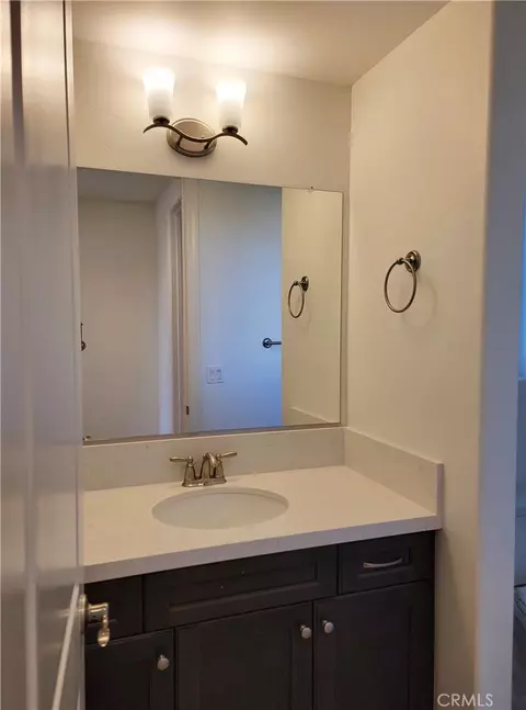 Bath - 719 Manor Ln, Paso Robles, CA 93446 photo 3 of 4