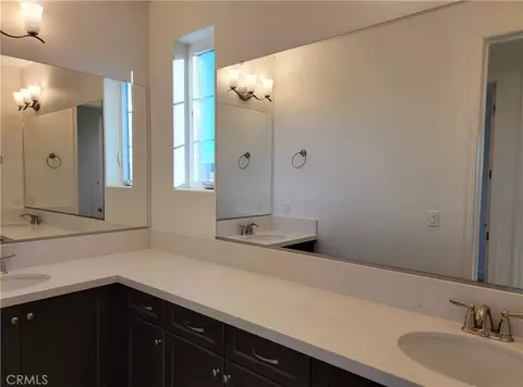 Bath - 719 Manor Ln, Paso Robles, CA 93446 photo 2 of 4