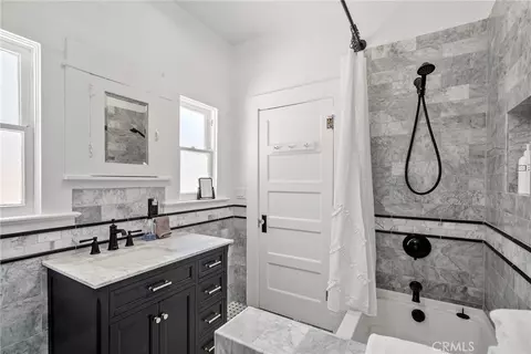 Bath - 1444 Oak St, Paso Robles, CA 93446 photo 1 of 3