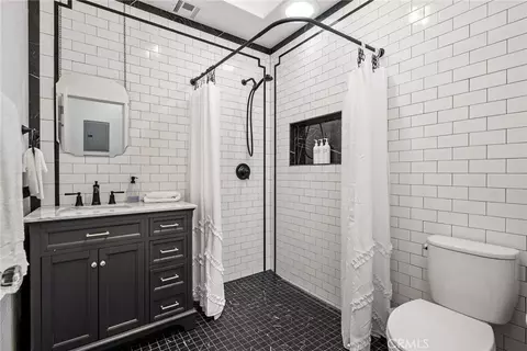 Bath - 1444 Oak St, Paso Robles, CA 93446 photo 2 of 3