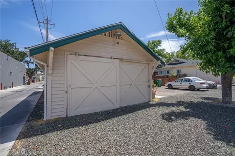 Exterior - 1444 Oak St, Paso Robles, CA 93446 photo 7 of 9