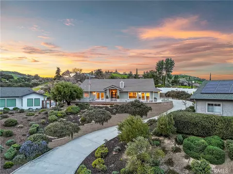 193 Blossom Ct, Paso Robles, CA 93446