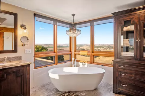 Bath - 7010 Wilderness Ln, Paso Robles, CA 93446 photo 2 of 6