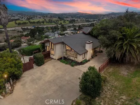 1041 Ritchie Rd #B, Grover Beach, CA 93433