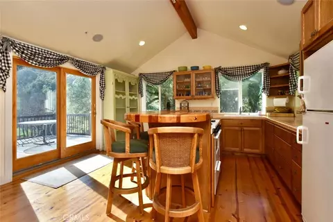 Kitchen - 76450 Deer Pass Rd, Bradley, CA 93426 photo 1 of 2