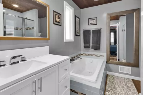 Bath - 2647 Oak Shrs, Bradley, CA 93426 photo 1 of 3
