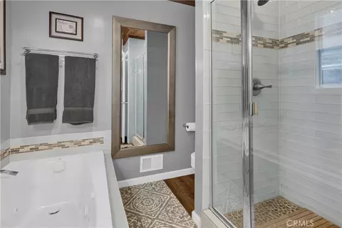 Bath - 2647 Oak Shrs, Bradley, CA 93426 photo 2 of 3