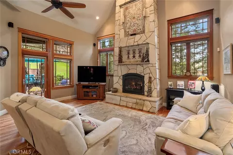 Living - 110 11th, Paso Robles, CA 93446 photo 3 of 5