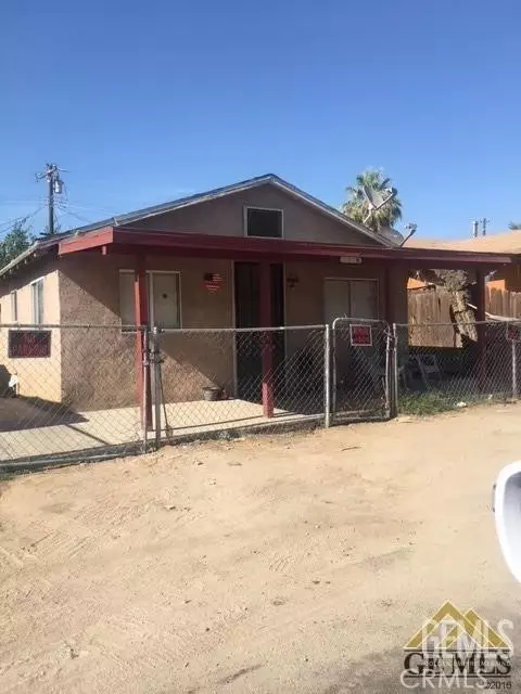 8900 Hope Ln, Lamont, CA 93241