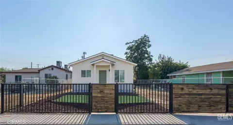 10004 Elmco Ave, Lamont, CA 93241
