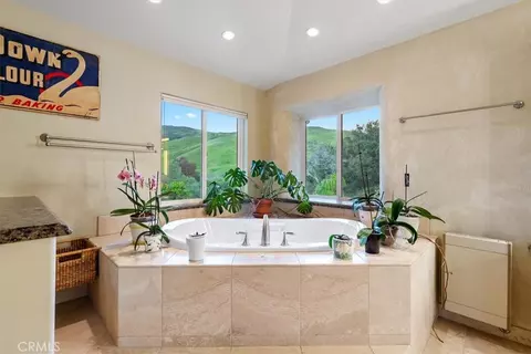 Bath - 1677 Rising Star Pl, Cayucos, CA 93430 photo 3 of 6