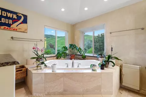 Bath - 1677 Rising Star Pl, Cayucos, CA 93430 photo 3 of 6